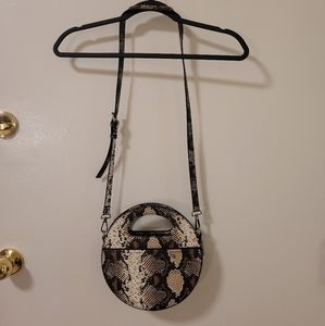 FAUX SNAKE SKIN ROUND PURSE